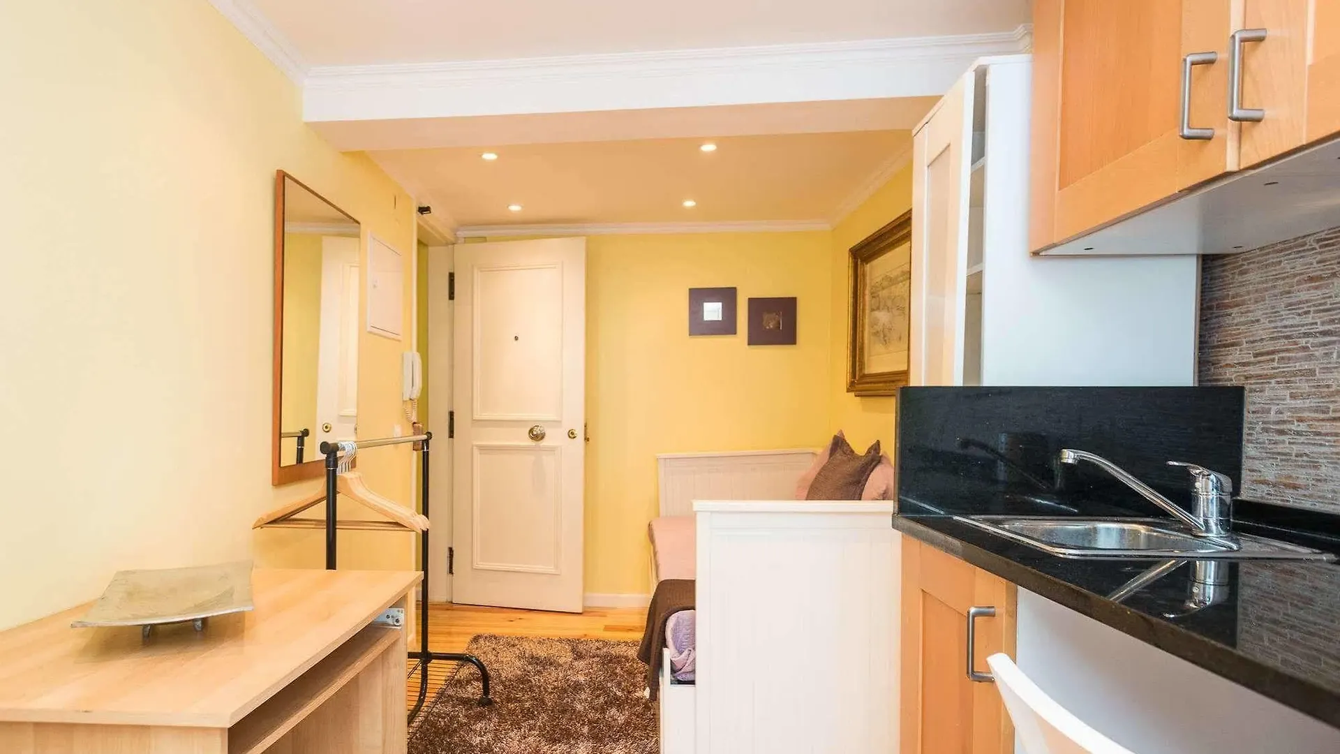 Lisbon Low Cost Apartments