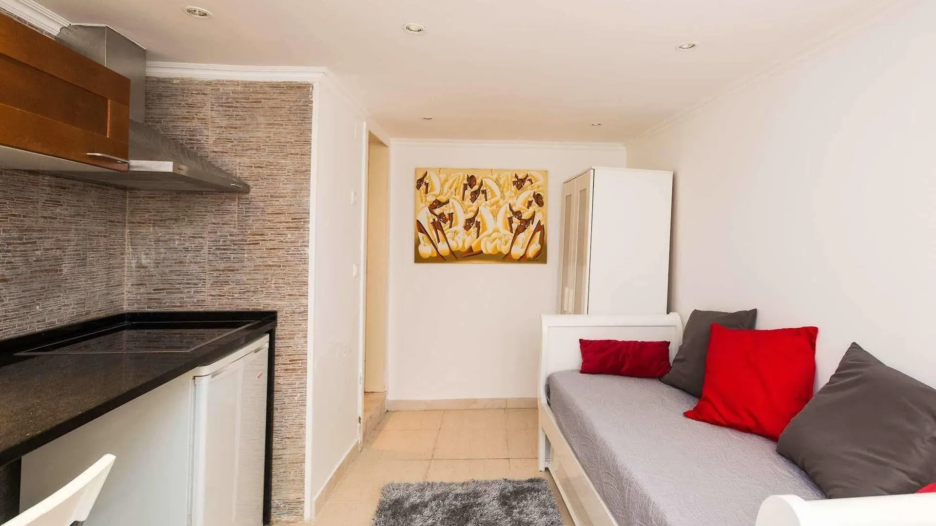 Lisbon Low Cost Apartments