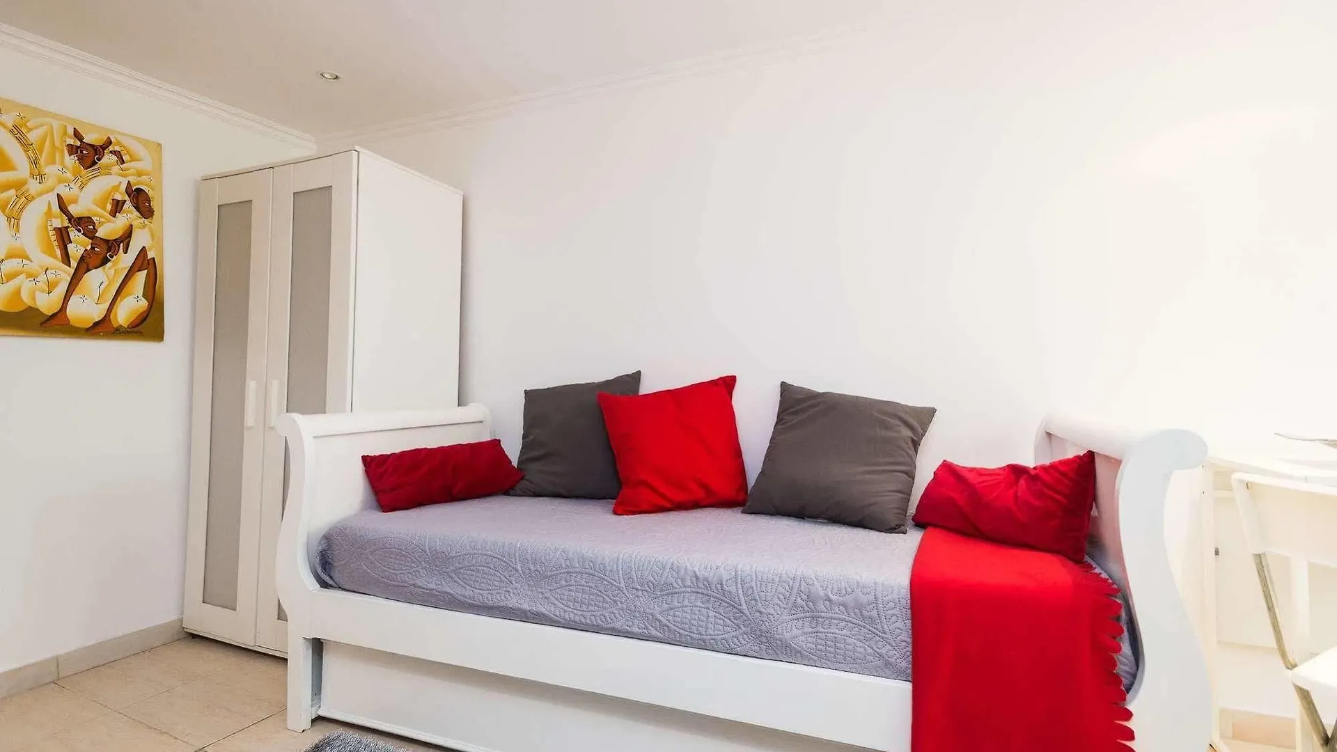 Lisbon Low Cost Apartments